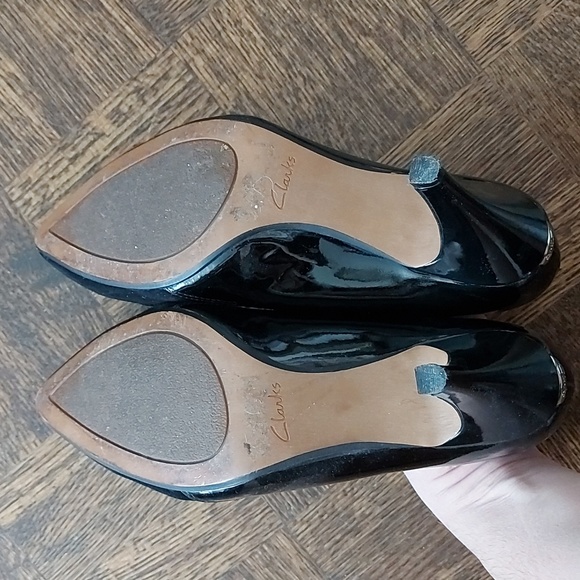Clarks black patent leather and suede high heel pumps - Picture 5 of 8
